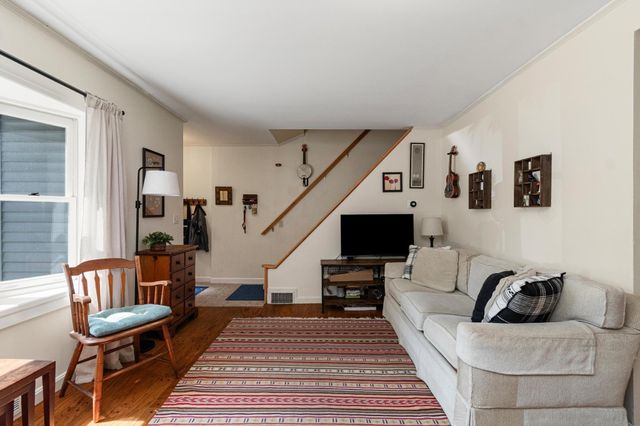 1 Hiawatha Avenue, Essex Junction, VT 05452