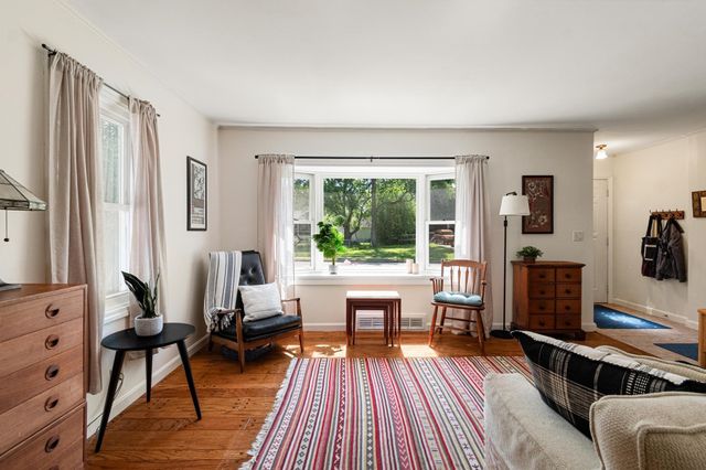 1 Hiawatha Avenue, Essex Junction, VT 05452