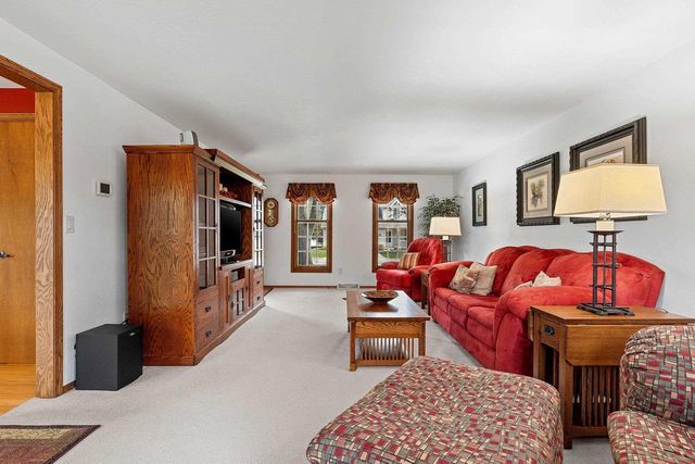 809 SPOONER COURT, De Pere, WI 54115