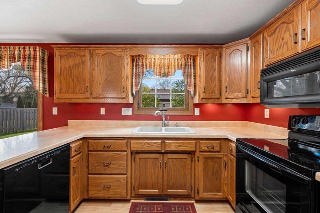 809 SPOONER COURT, De Pere, WI 54115