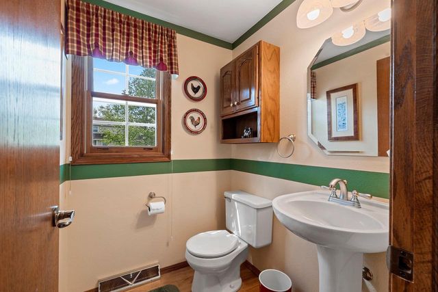 809 SPOONER COURT, De Pere, WI 54115