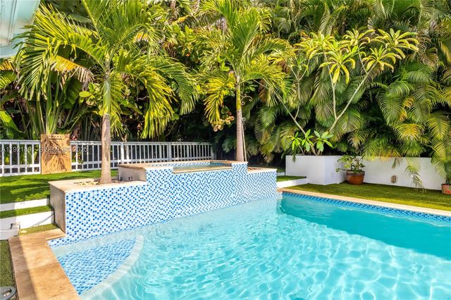 301 NE 115th St, Miami, FL 33161