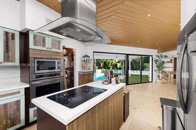 301 NE 115th St, Miami, FL 33161