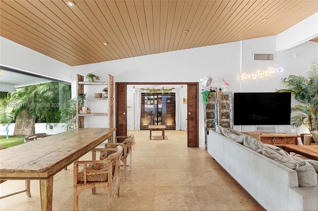 301 NE 115th St, Miami, FL 33161