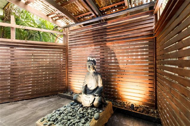 301 NE 115th St, Miami, FL 33161