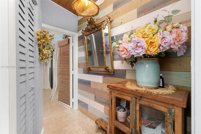 301 NE 115th St, Miami, FL 33161