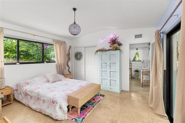 301 NE 115th St, Miami, FL 33161