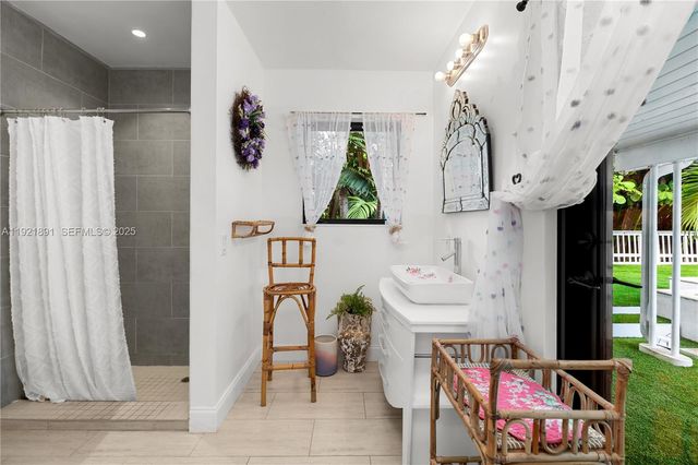 301 NE 115th St, Miami, FL 33161