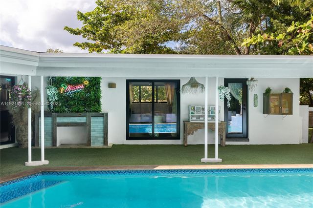 301 NE 115th St, Miami, FL 33161