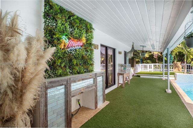 301 NE 115th St, Miami, FL 33161