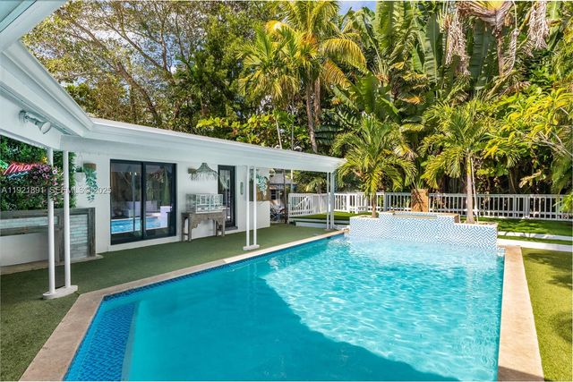 301 NE 115th St, Miami, FL 33161