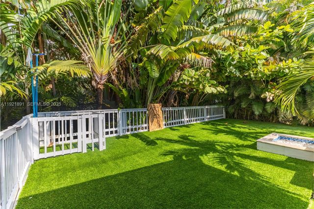 301 NE 115th St, Miami, FL 33161