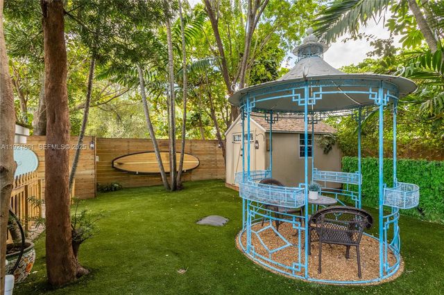 301 NE 115th St, Miami, FL 33161