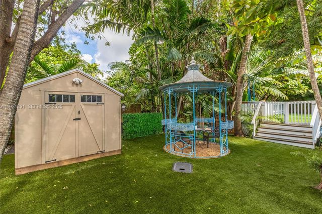 301 NE 115th St, Miami, FL 33161