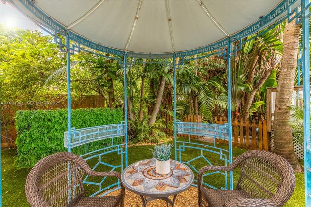 301 NE 115th St, Miami, FL 33161