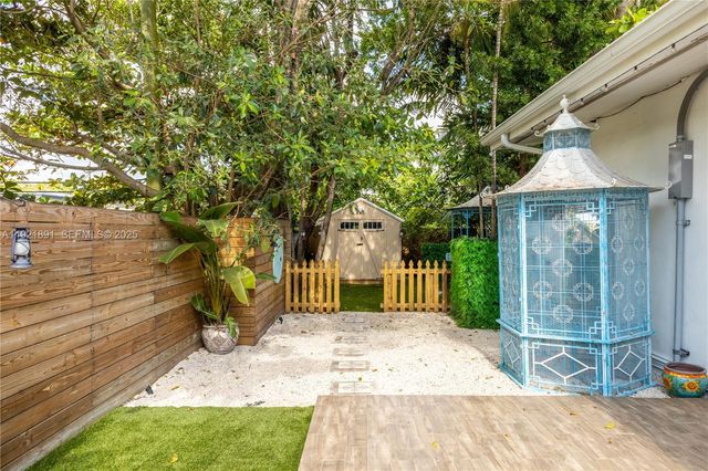 301 NE 115th St, Miami, FL 33161