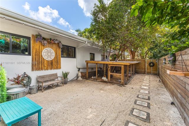 301 NE 115th St, Miami, FL 33161