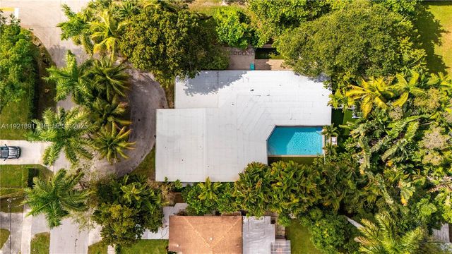 301 NE 115th St, Miami, FL 33161