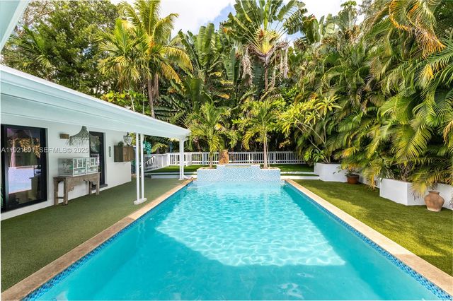 301 NE 115th St, Miami, FL 33161