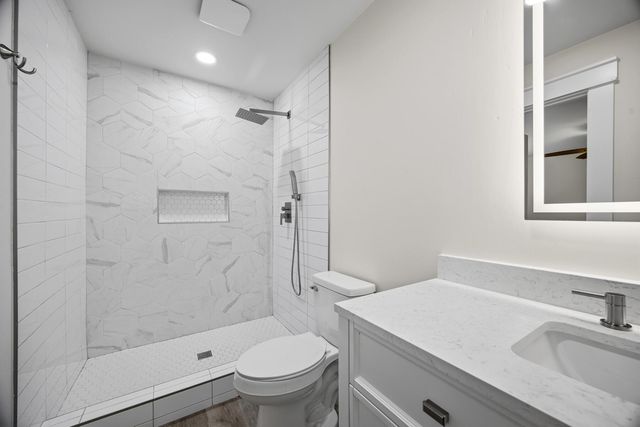 838 W Harold Avenue, Visalia, CA 93291