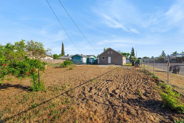 838 W Harold Avenue, Visalia, CA 93291