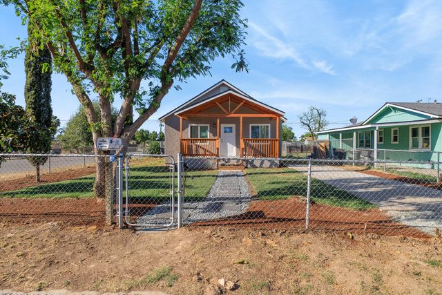 838 W Harold Avenue, Visalia, CA 93291