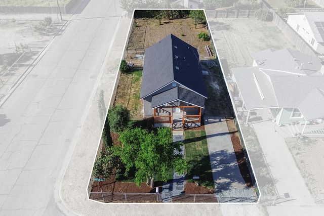 838 W Harold Avenue, Visalia, CA 93291