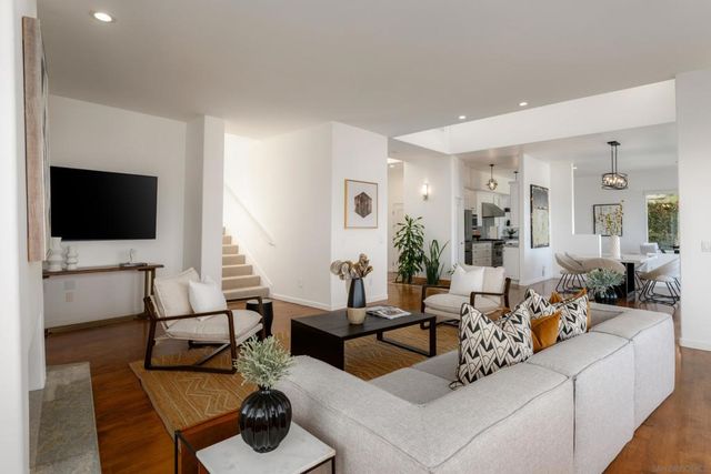 7784 Lookout Drive, La Jolla, CA 92037