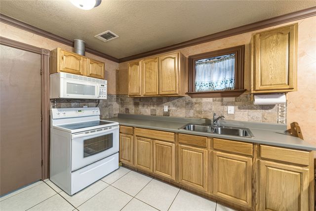 1004 Edgefield Drive, Garland, TX 75040