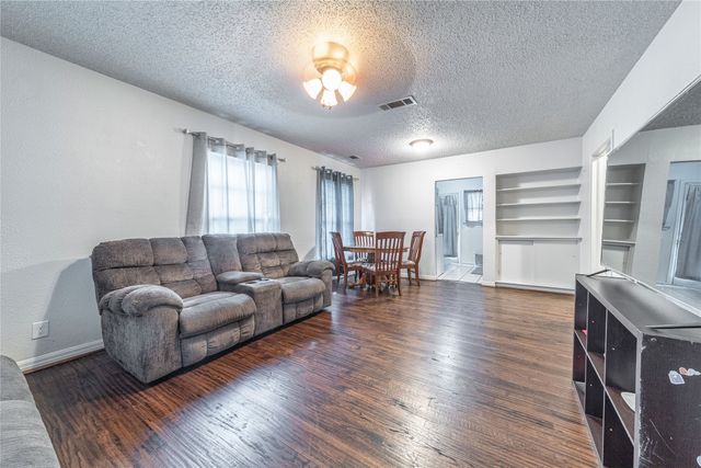 1004 Edgefield Drive, Garland, TX 75040