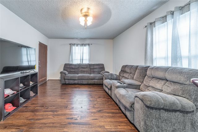 1004 Edgefield Drive, Garland, TX 75040