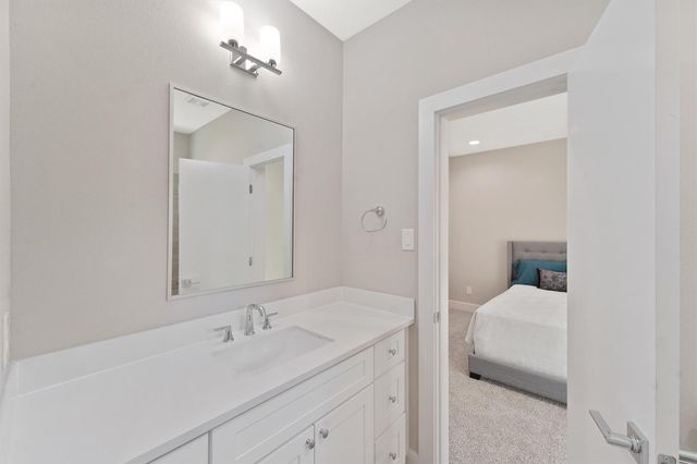 238 Julia Street E, Houston, TX 77022