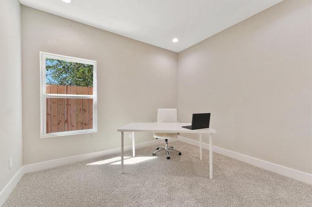 238 Julia Street E, Houston, TX 77022