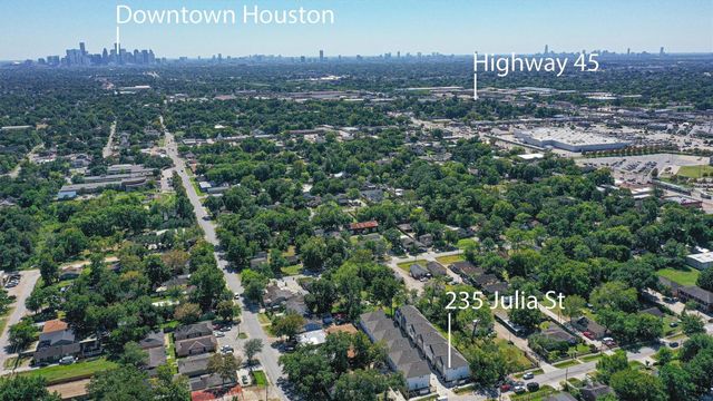 238 Julia Street E, Houston, TX 77022