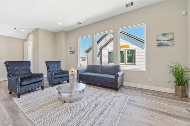 238 Julia Street E, Houston, TX 77022