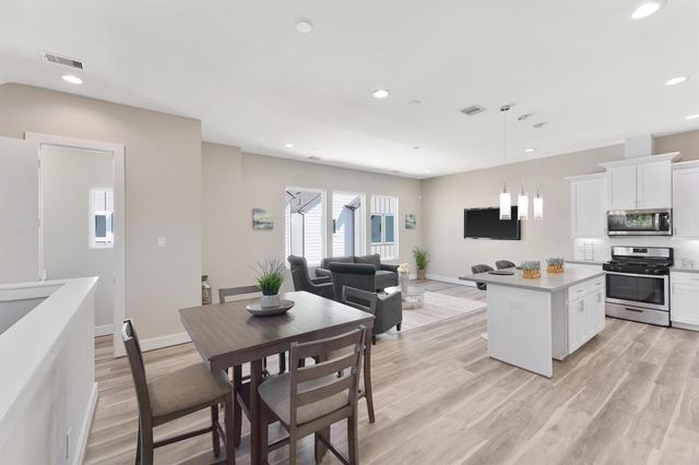 238 Julia Street E, Houston, TX 77022