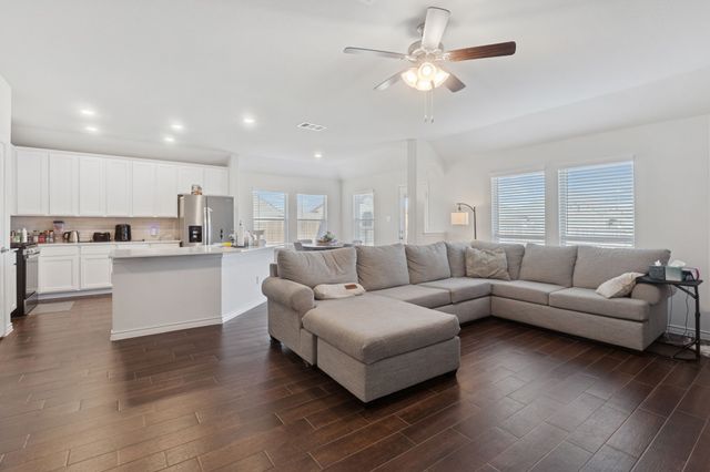 3260 Hunters Glen Drive, Aubrey, TX 76227