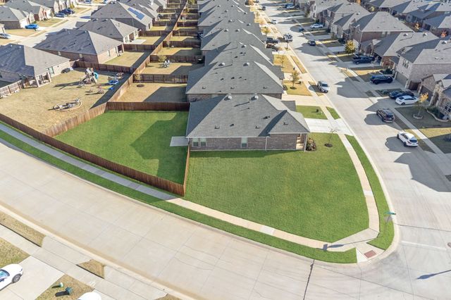 3260 Hunters Glen Drive, Aubrey, TX 76227