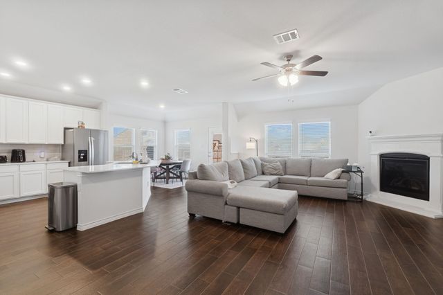 3260 Hunters Glen Drive, Aubrey, TX 76227