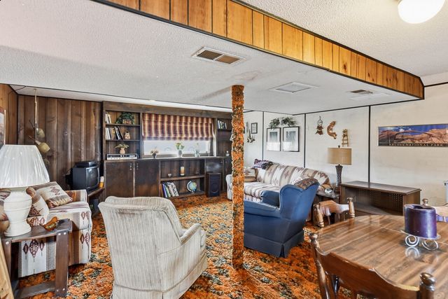 2123 AVENUE N, Council Bluffs, IA 51501