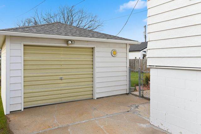 2123 AVENUE N, Council Bluffs, IA 51501