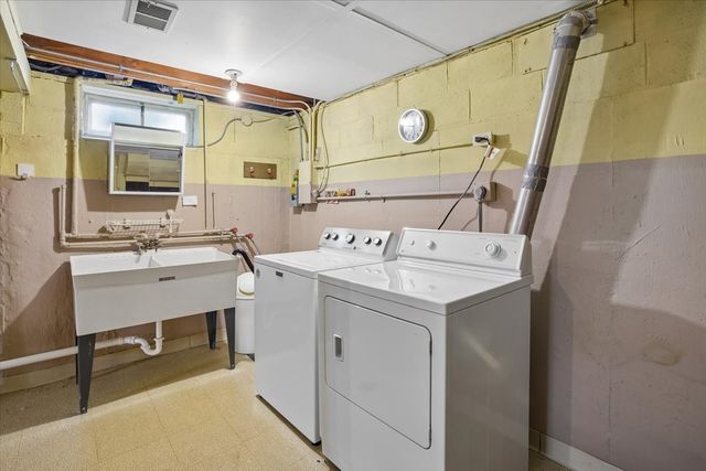 824 N Vail Avenue, Arlington Heights, IL 60004