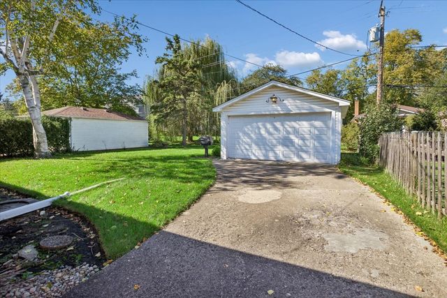824 N Vail Avenue, Arlington Heights, IL 60004