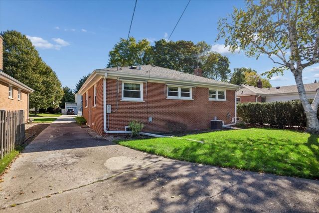 824 N Vail Avenue, Arlington Heights, IL 60004