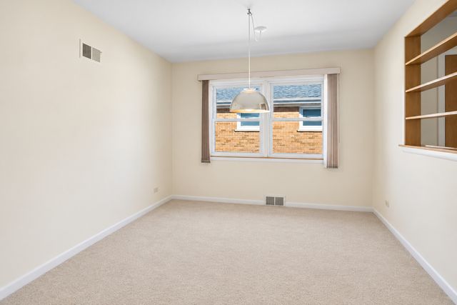 824 N Vail Avenue, Arlington Heights, IL 60004