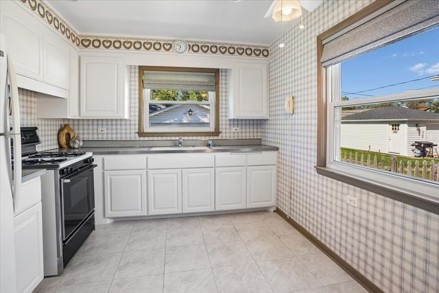 824 N Vail Avenue, Arlington Heights, IL 60004
