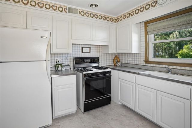 824 N Vail Avenue, Arlington Heights, IL 60004