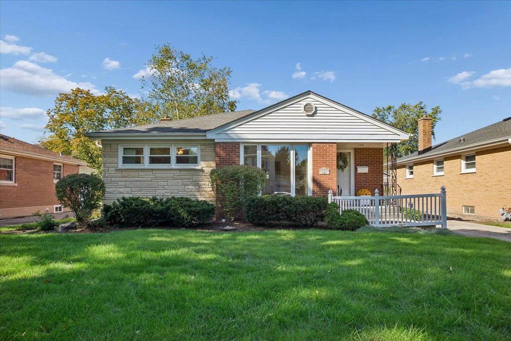824 N Vail Avenue, Arlington Heights, IL 60004 — photo 2
