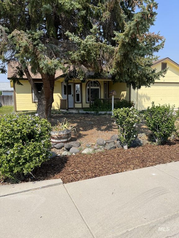 1801 Silver Dr, Nampa, ID 83686 photo 2