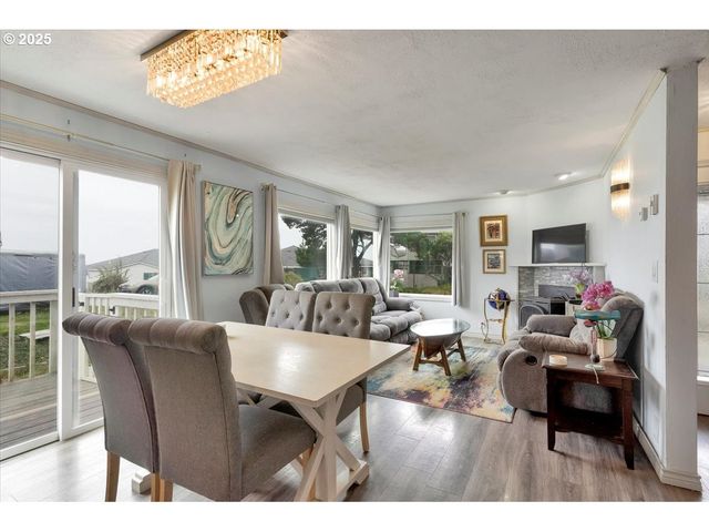 60 RAVEN Ln, Depoe Bay, OR 97341